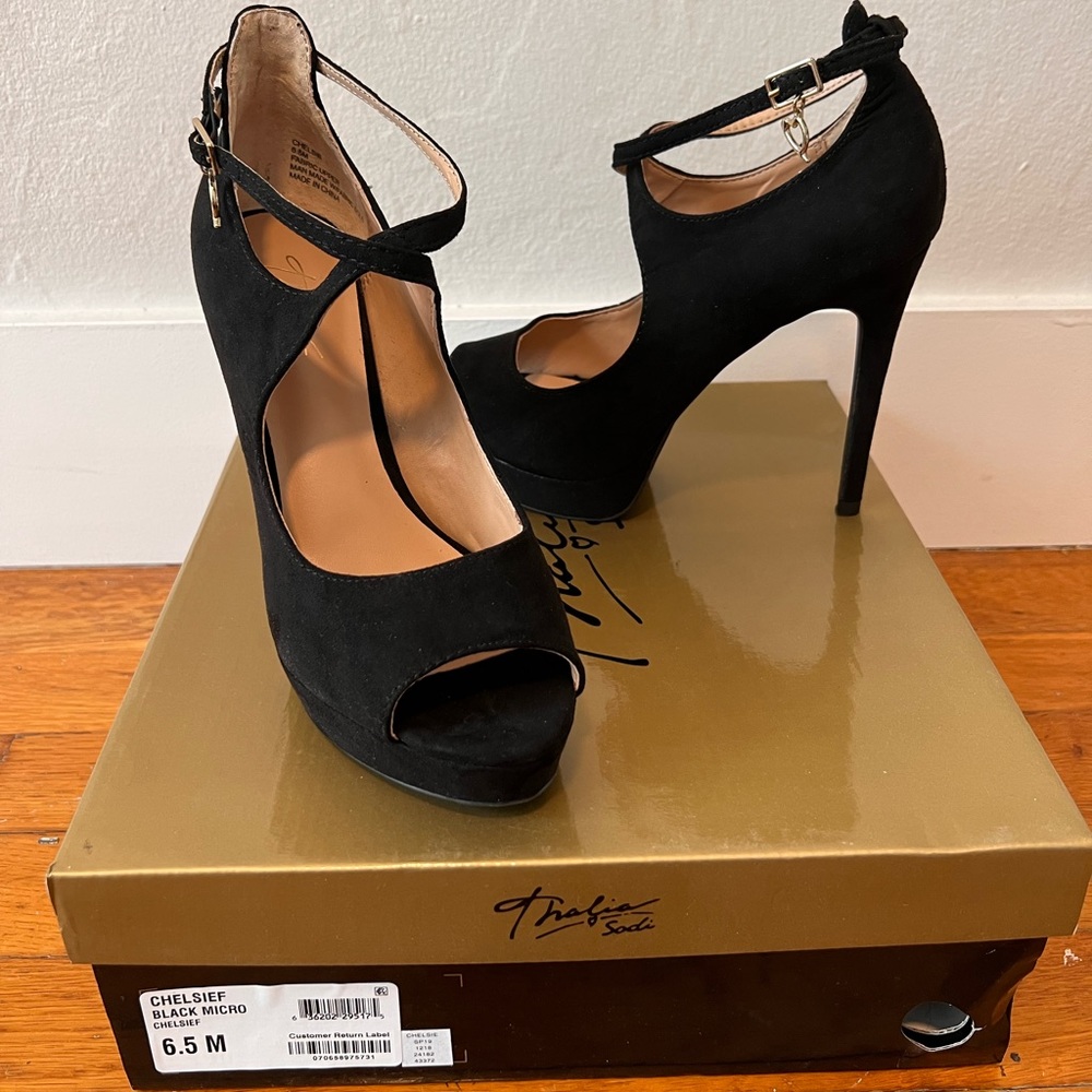 Thalia Sodi Chelsief black micro pumps BRAND NEW